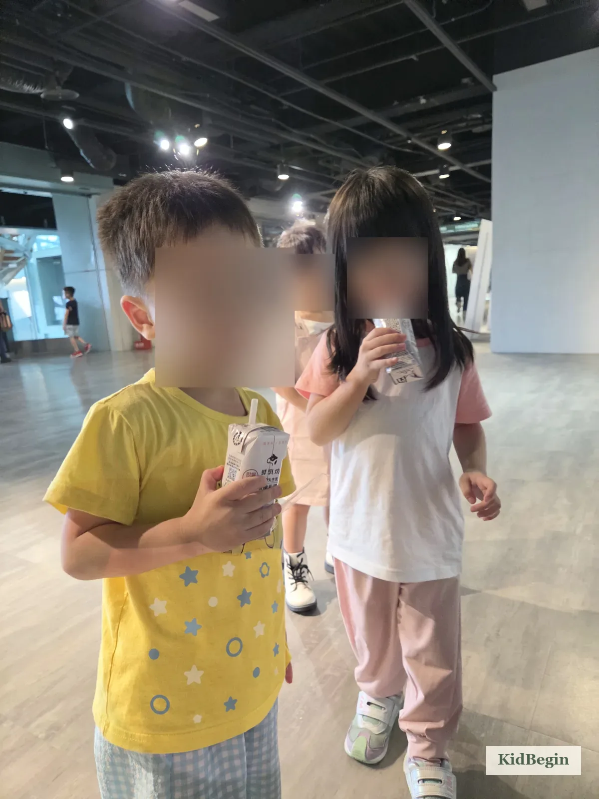 260914 鮮乳坊(奧晉)|3. 一瓶200ml有多少蛋白質和鈣?