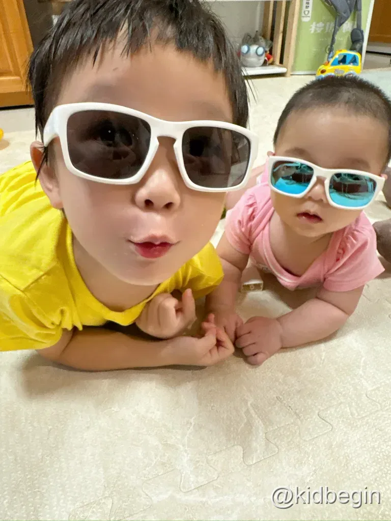 孩子試戴 Loveye 兒童太陽眼鏡